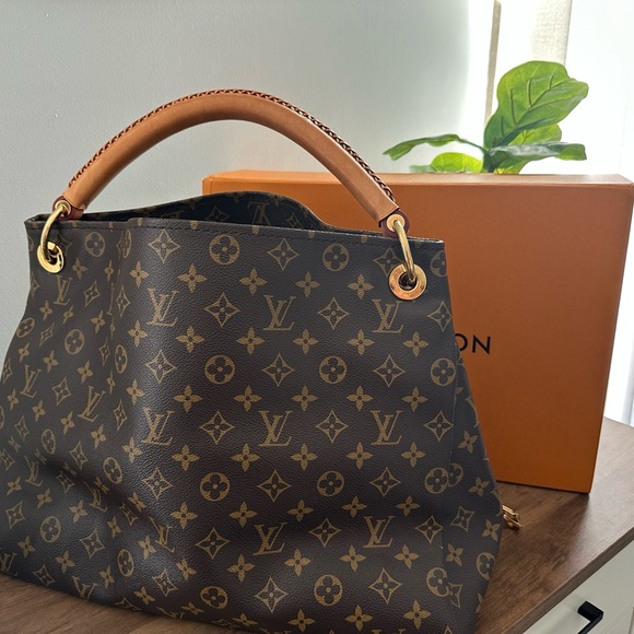 Louis Vuitton Handbags - Louis Vuitton Artsy MM Monogram Brown Tote Bag